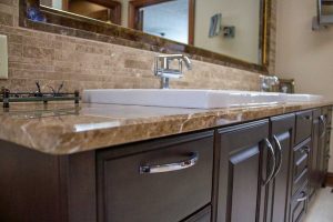 EmperadorLightMarble_full01-600x400