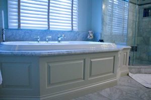 HonedWhiteCararraMarbleBathroom_full09-600x400