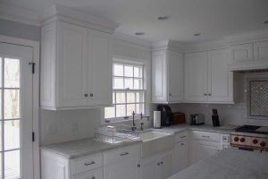 HonedWhiteCararraMarbleKitchen01_full05-600x400