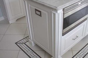 HonedWhiteCararraMarbleKitchen01_full09-600x400