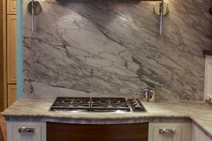 HonedWhiteCararraMarbleKitchen02_full02-600x400