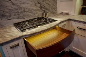 HonedWhiteCararraMarbleKitchen02_full09-600x400