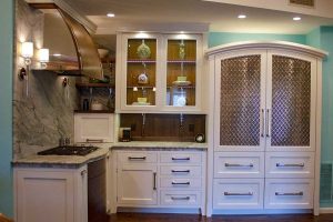 HonedWhiteCararraMarbleKitchen02_full10-600x400