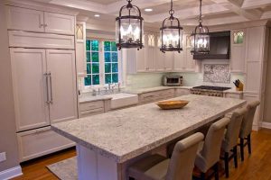 SalinasWhiteGranite_miterIsland_full03-600x400