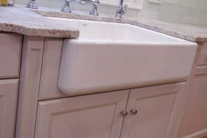 SalinasWhiteGranite_miterIsland_full04-600x400