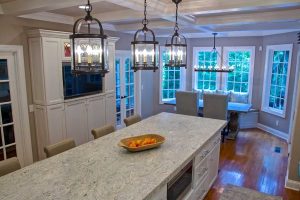SalinasWhiteGranite_miterIsland_full06-600x400