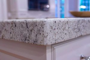 SalinasWhiteGranite_miterIsland_full08-600x400