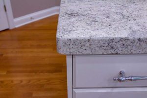 SalinasWhiteGranite_miterIsland_full09-600x400