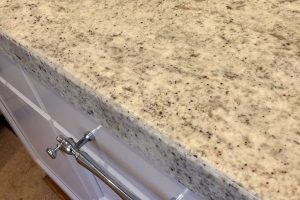 SalinasWhiteGranite_miterIsland_full10-600x400