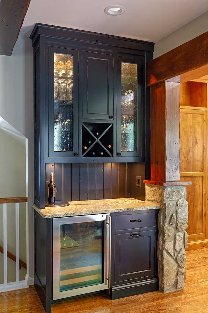 Wet-Bar-and-Columns_full