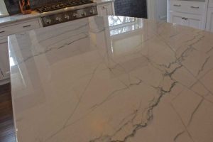 WhiteMacabusQuartzite_full03-600x400